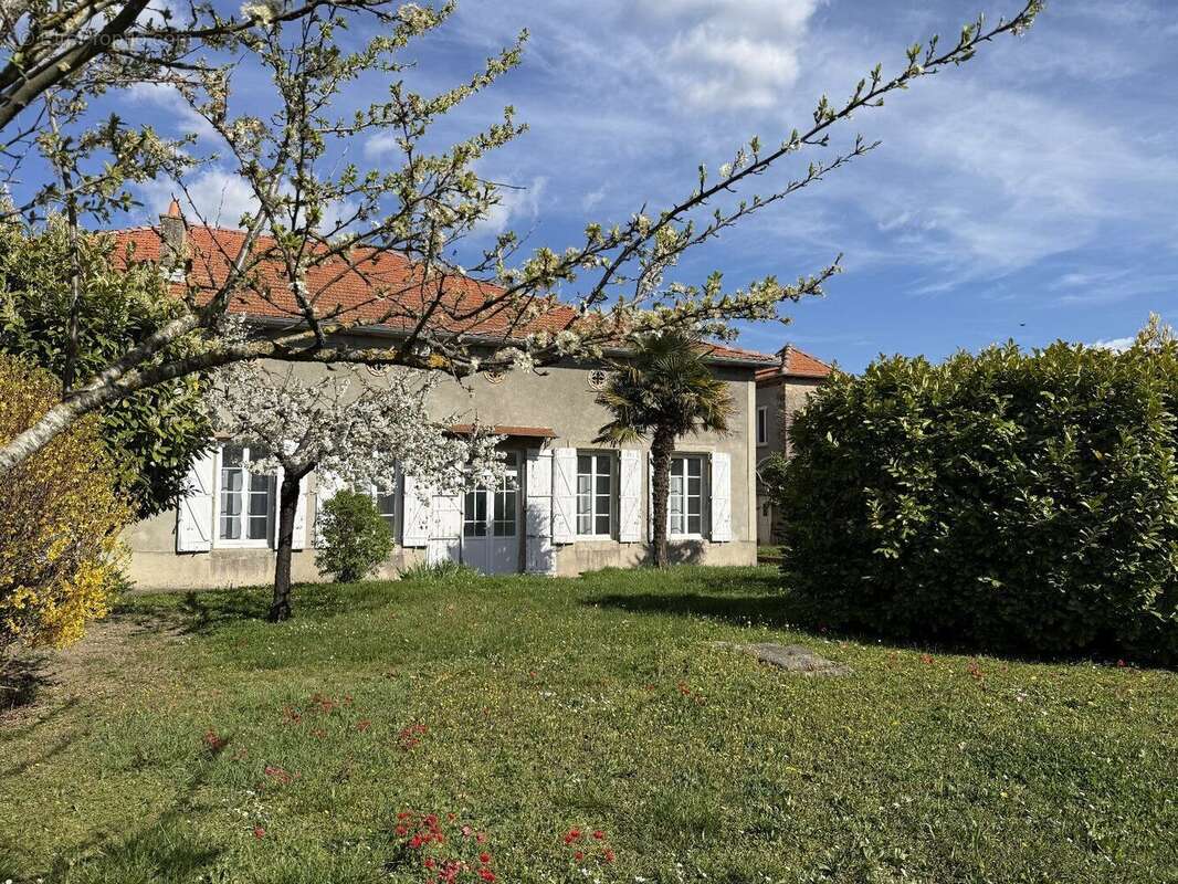 Maison de caractère au coeur d'un village - photo 10