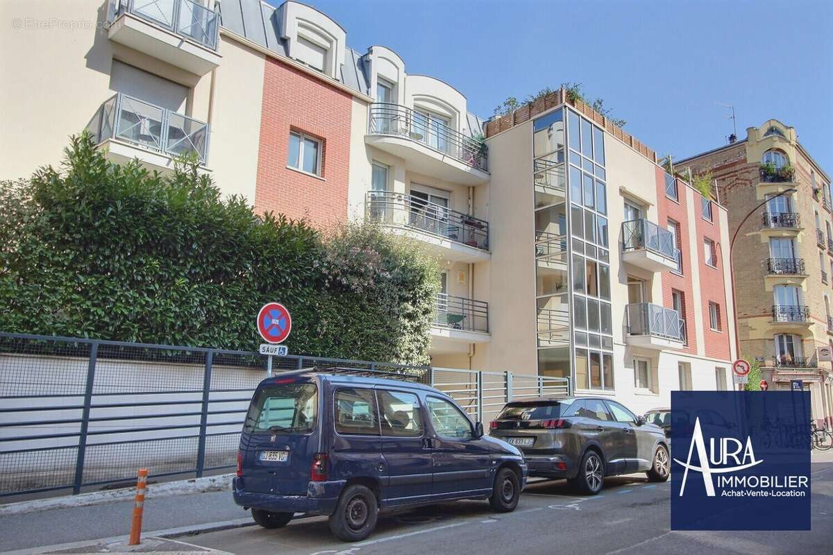 0_0011 - Appartement à LES LILAS