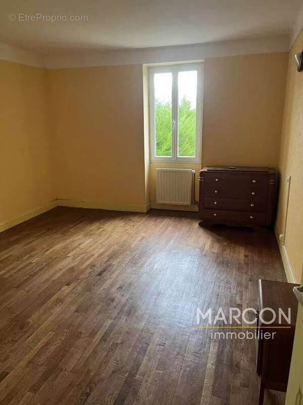 Maison à SAINT-QUENTIN-LA-CHABANNE