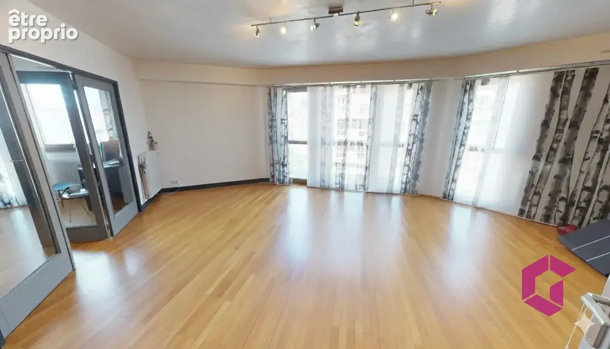 EXCLUSIVITE ! bel Appartement T4/T5 avec une architecture originale avec 2 balcons, cave et box , habitable de suite - photo 5