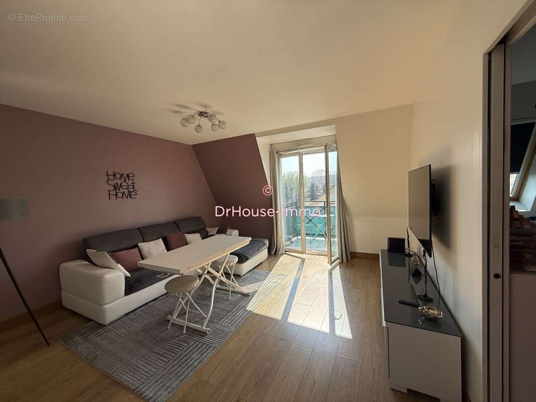 Appartement à VAUJOURS
