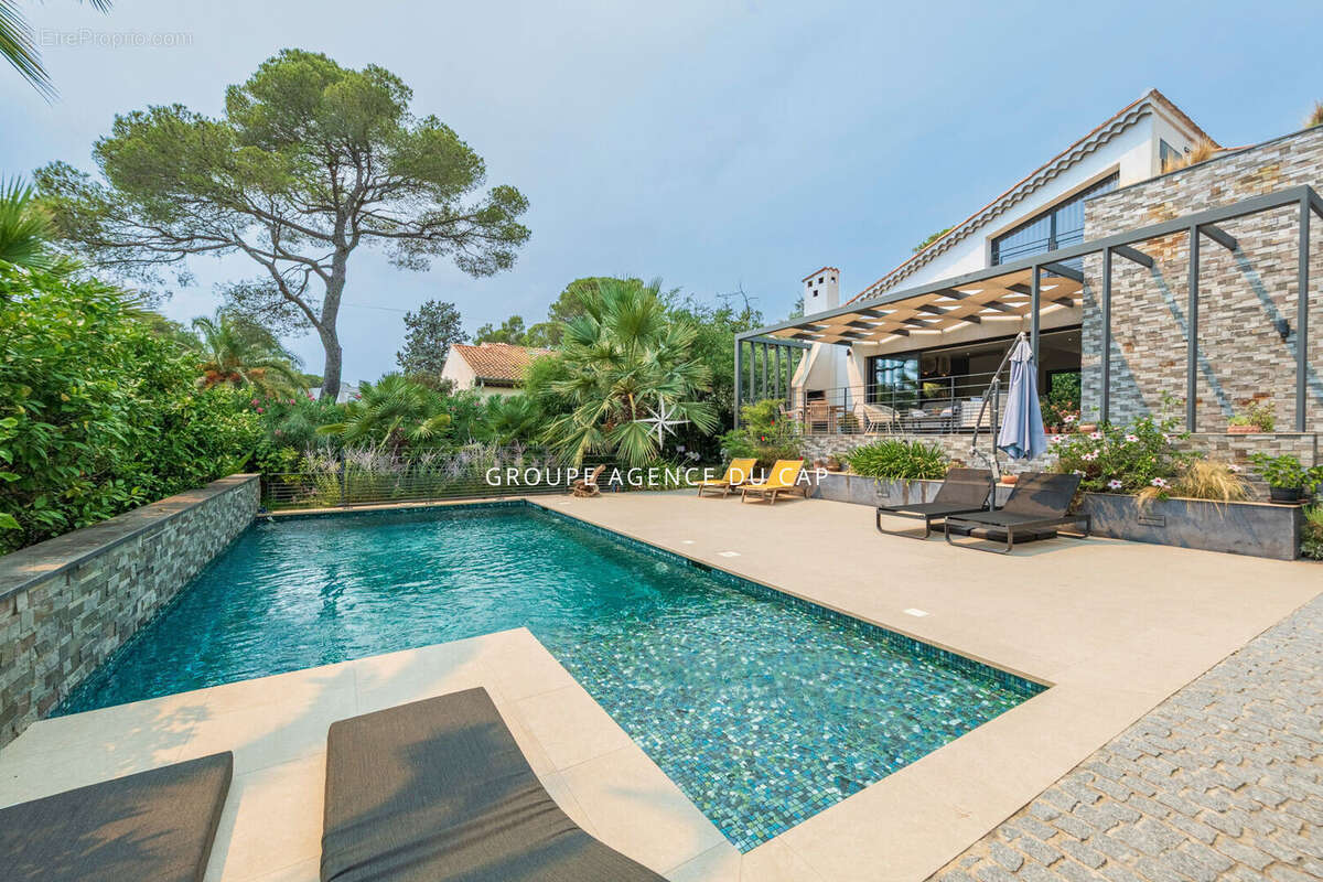 Villa Saint Raphael 7 pièce(s) 184 m2 - photo 8