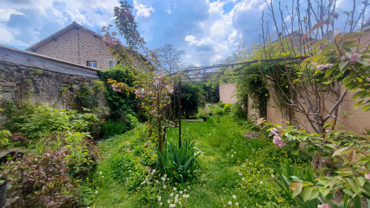 Maison à ALBOUSSIERE