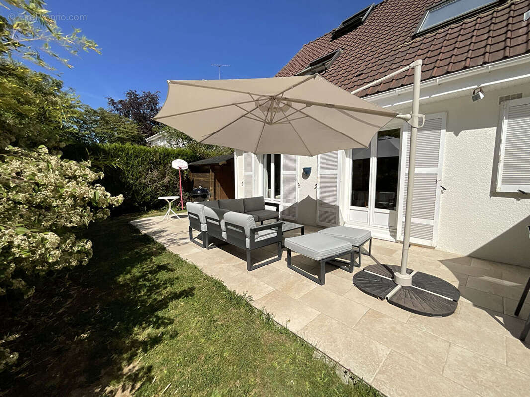 Maison à VOISINS-LE-BRETONNEUX