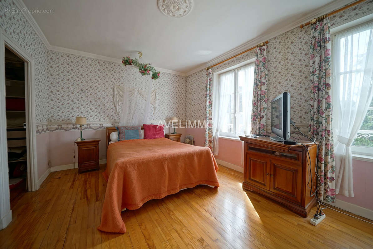 Maison à LA QUEUE-LES-YVELINES