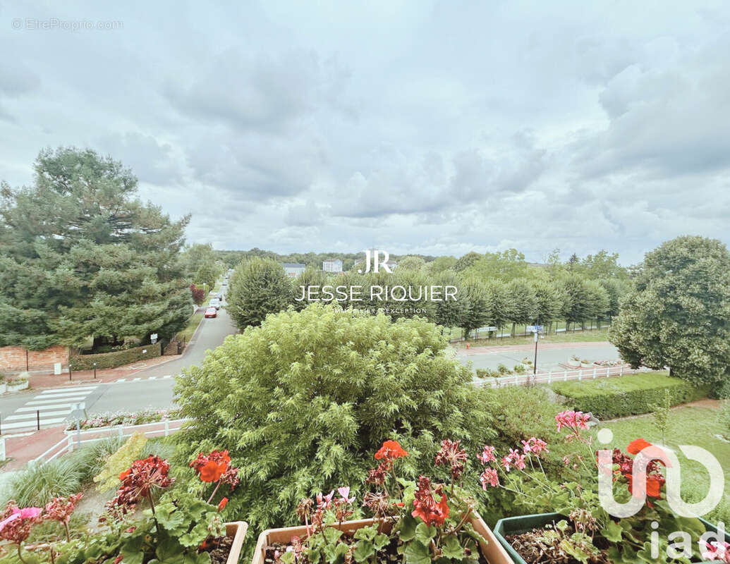 Photo 2 - Appartement à LE MESNIL-LE-ROI