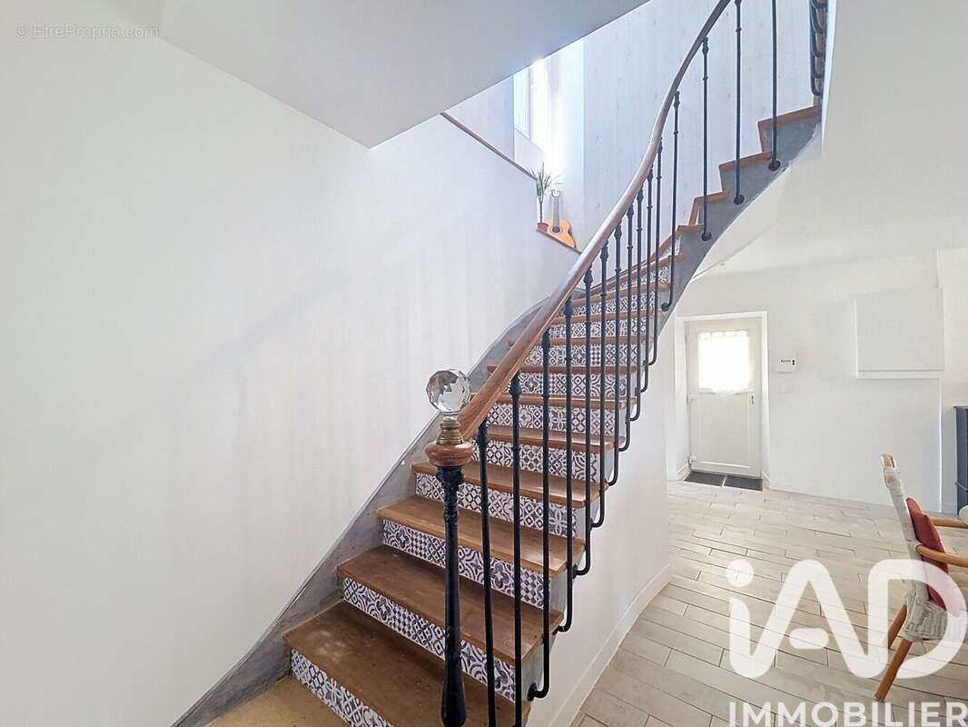 Maison 126 m² à Crecy-La-Chapelle  - photo 8