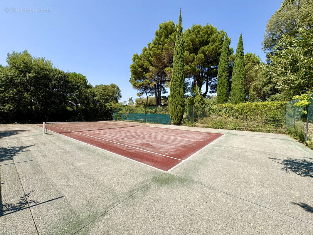 Propriété de caractère d'environ 185m2 sur près de 2 hectares avec piscine, tennis et maison indépendante - photo 20