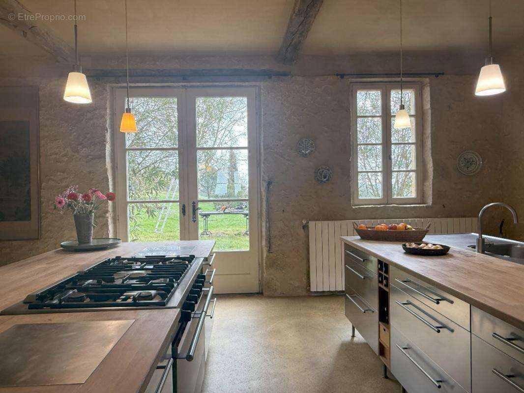 Maison à VIC-FEZENSAC