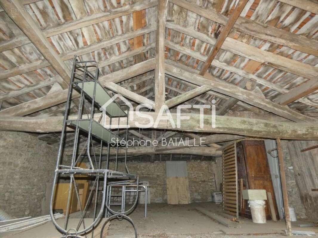 Commerce 49 m² à Saint-Jean-De-Sauves  - photo 7