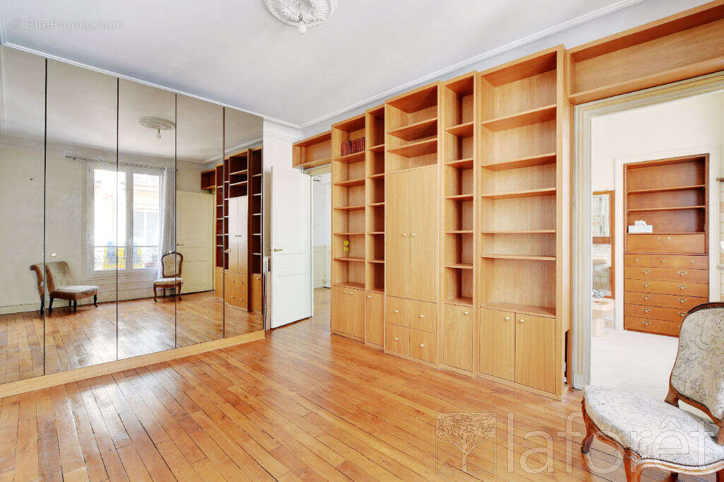 Appartement à PARIS-14E