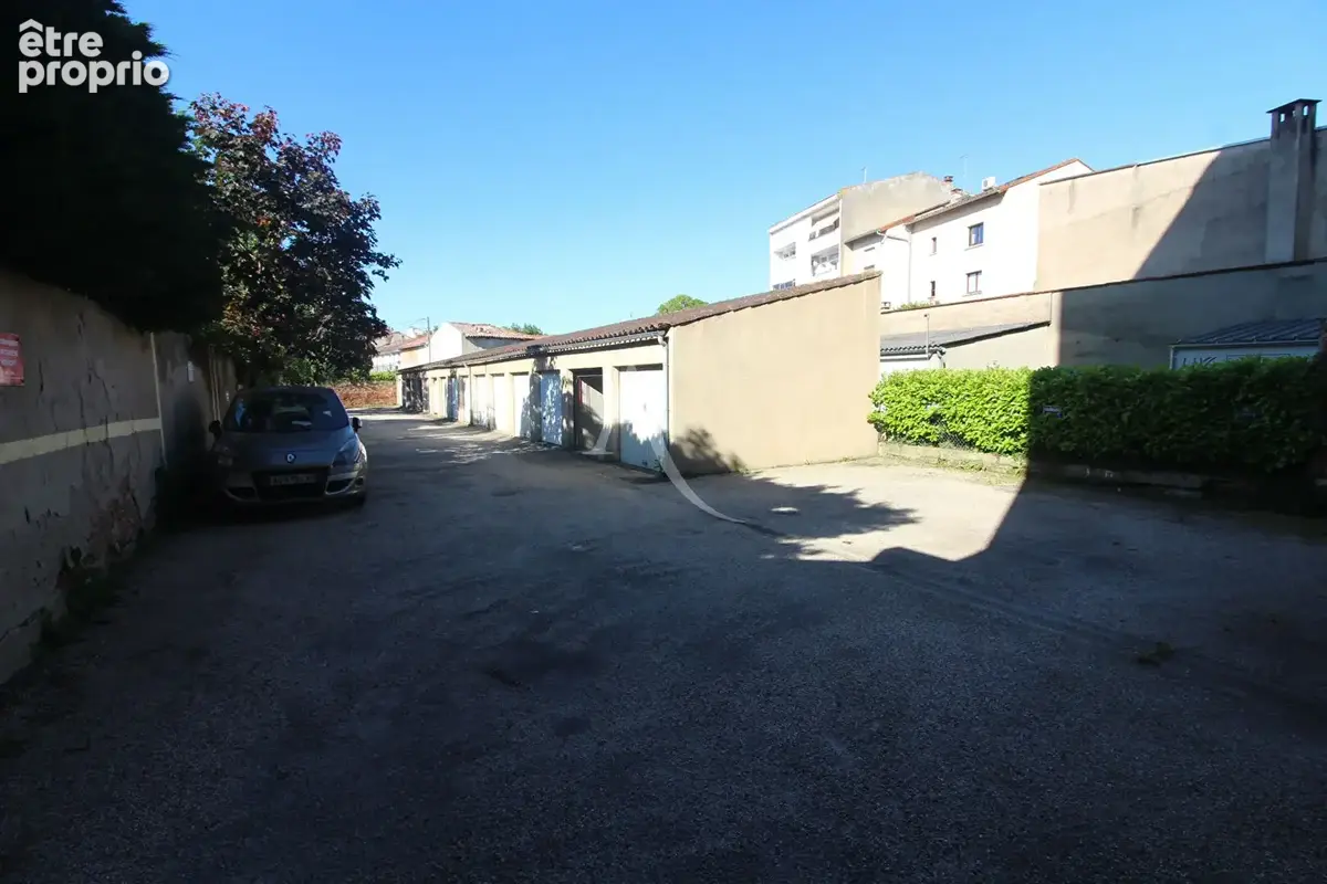 MONTAUBAN, centre ville, T4 traversant, ascenseur au palier, garage, loggia - photo 12