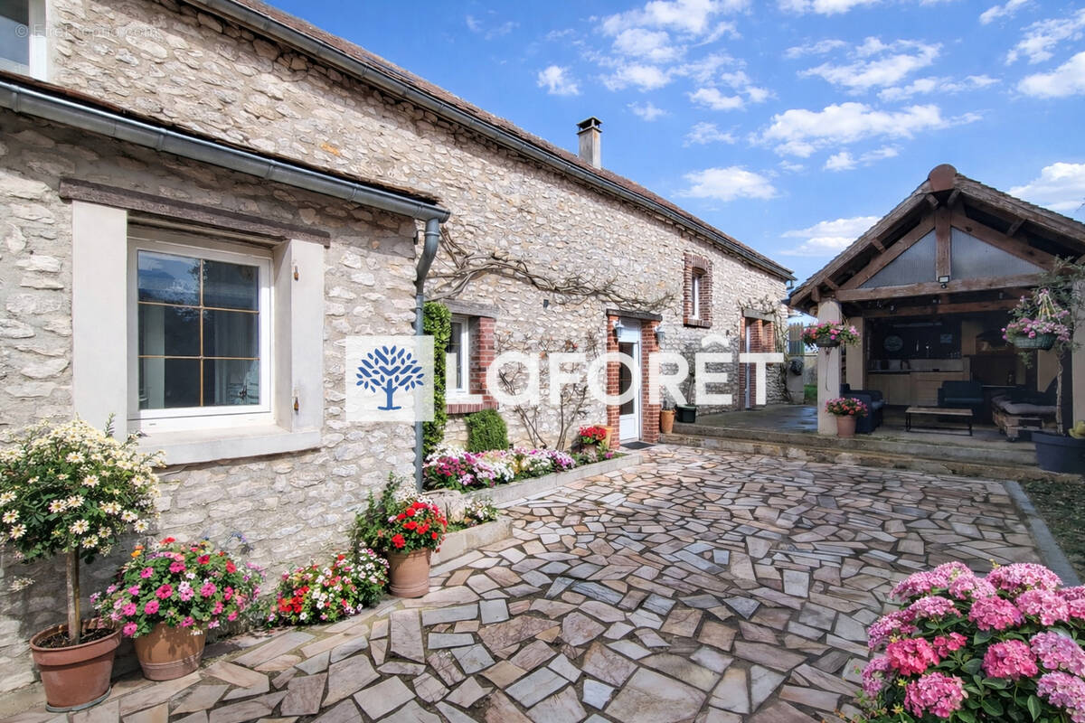 Maison à JOUY-LE-CHATEL