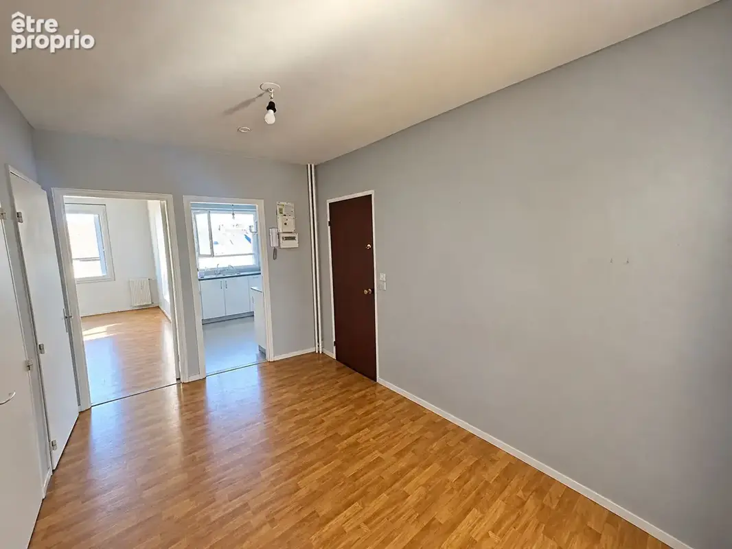 T4 de 78 m² avec double séjour : de l'espace, un box et une cave ! - photo 8
