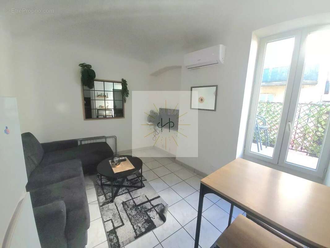 Appartement à ROCHEMAURE