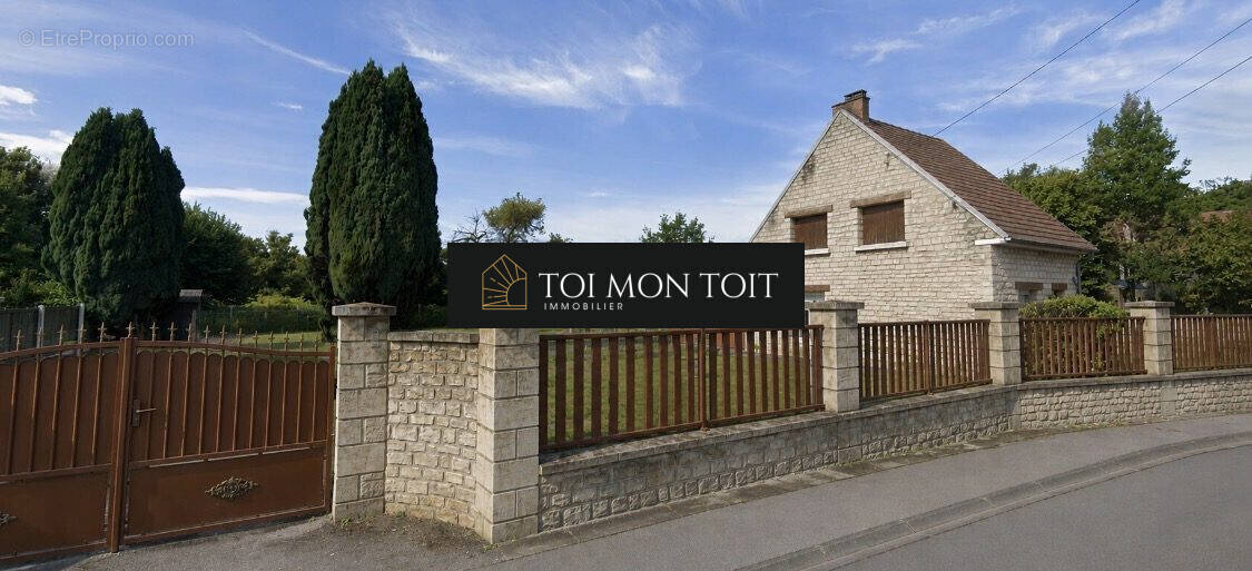 Maison 90 m² à Saint-Maximin  - photo 1