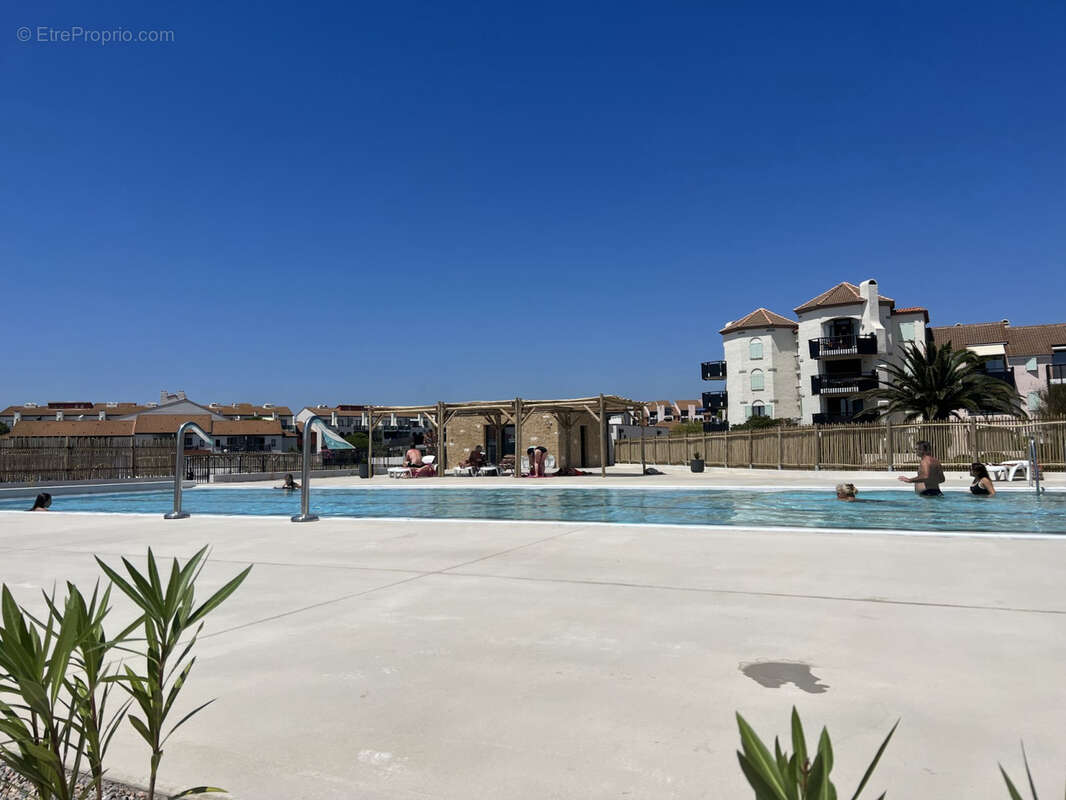 Rare !!! Superbe T2 en RDC avec terrasse de 23 m2 et vue panoramique Port & Canigou à Cap Coudalère (Le Barcar - photo 11