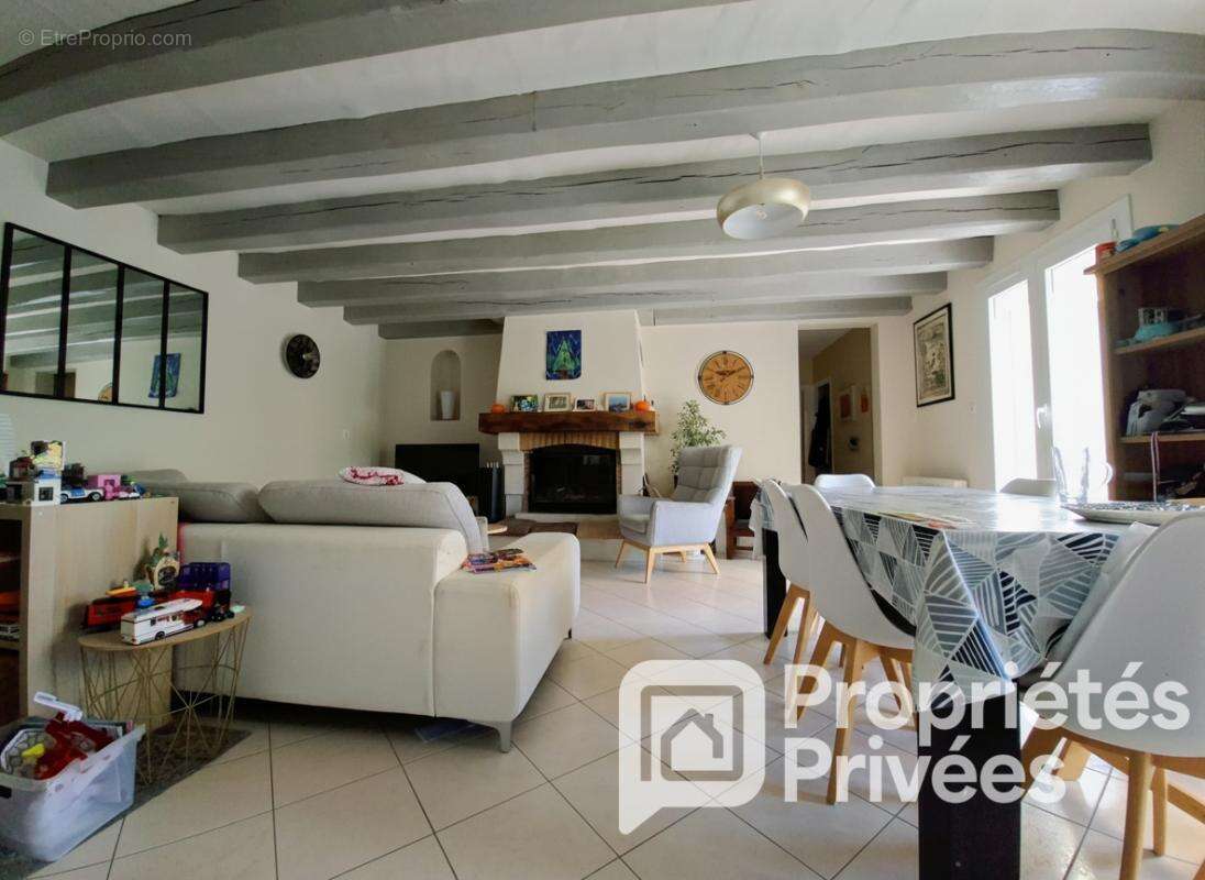 EXCLUSIVITE A VENDRE  37230 Fondettes centre, Maison 7 pièces 120 m² , jardin arboré et clos, garage, cave - photo 5