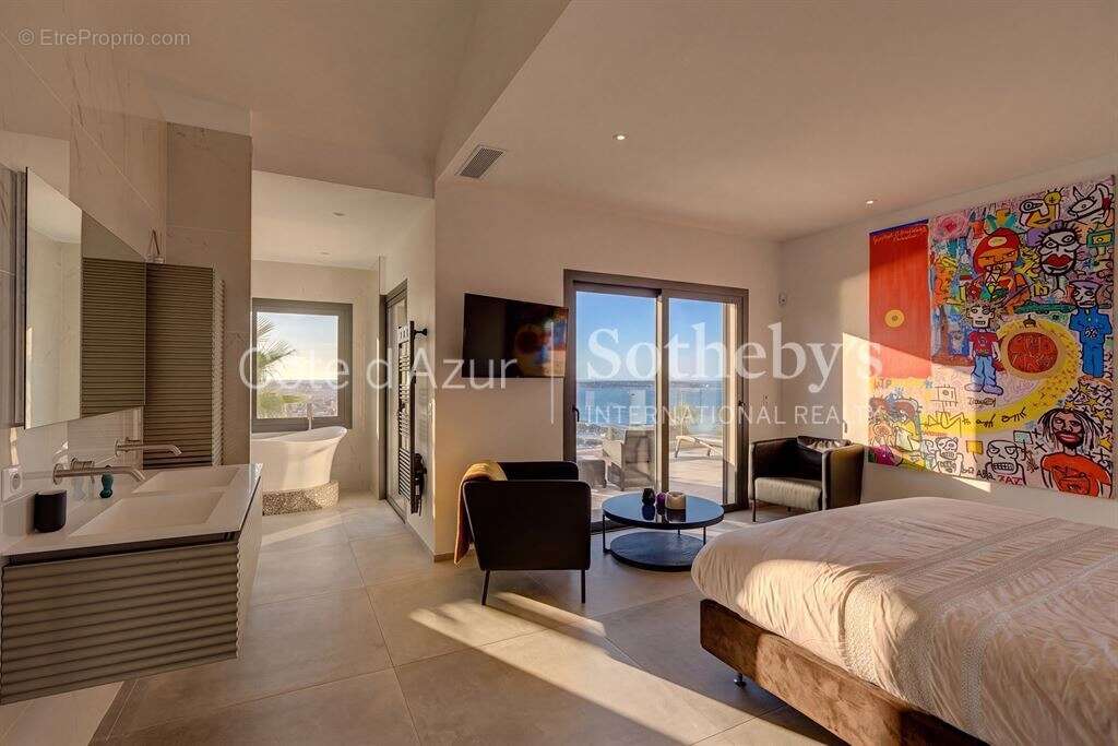 Villa contemporaine rénovée avec vue panoramique mer et Cap d’Antibes - photo 15