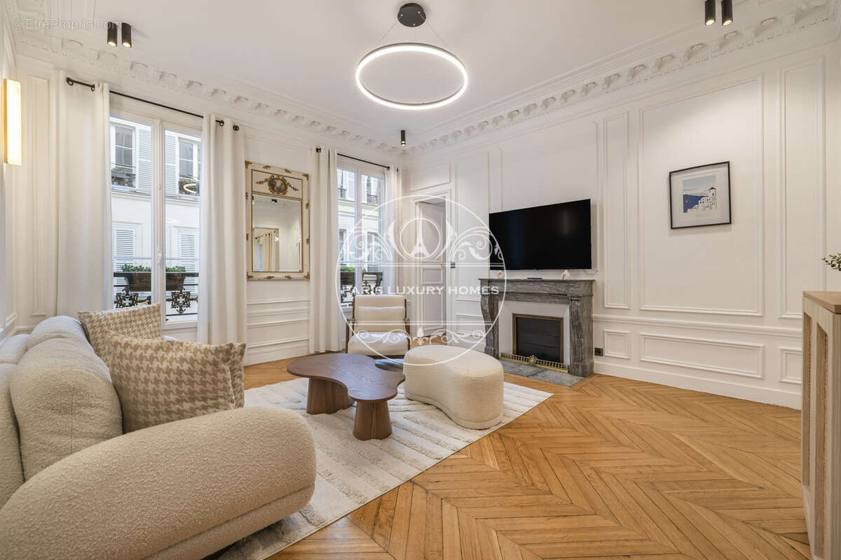 Appartement à PARIS-8E
