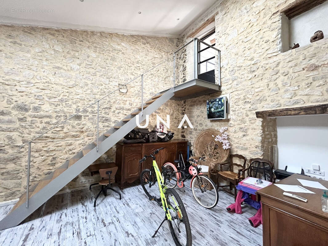 Maison à LAUDUN-L'ARDOISE