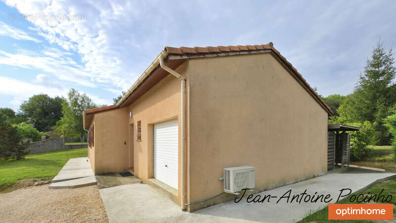 Maison à SAINTE-FOY-DE-PEYROLIERES