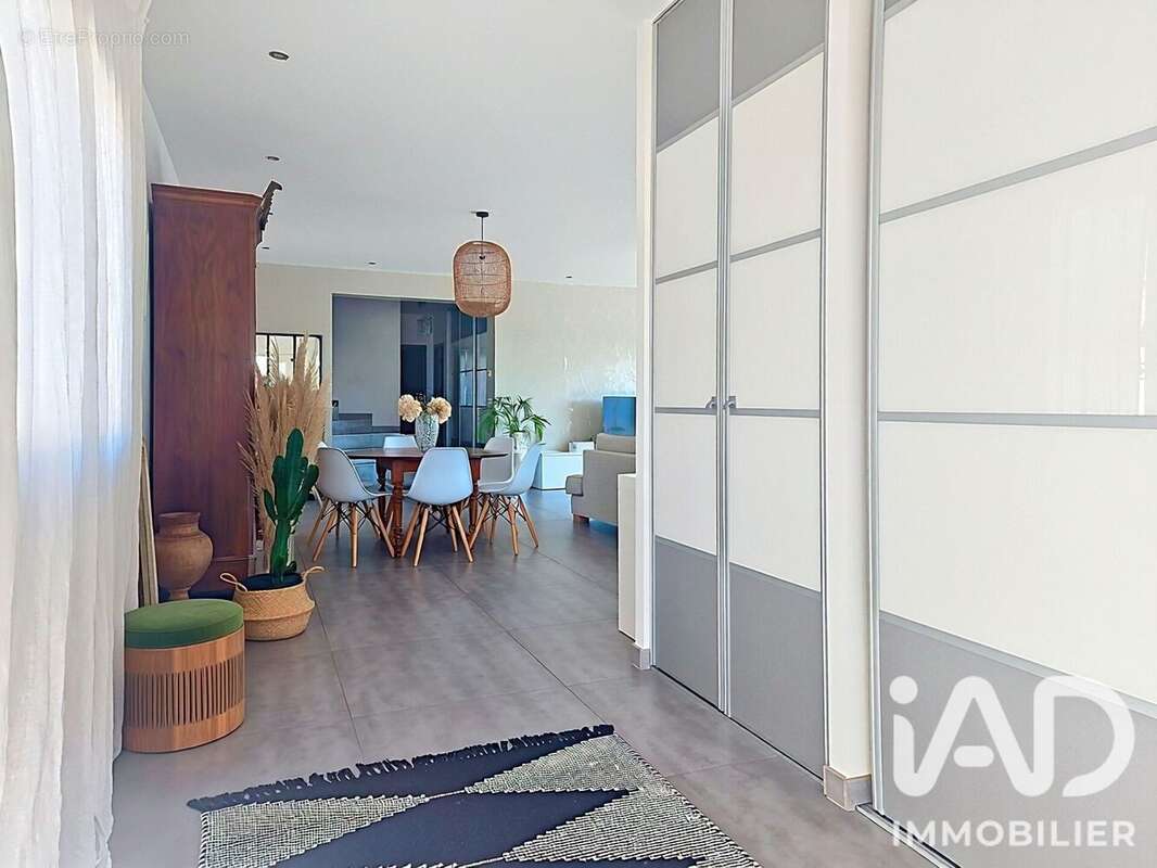 Maison 175 m² à Martigues  - photo 2