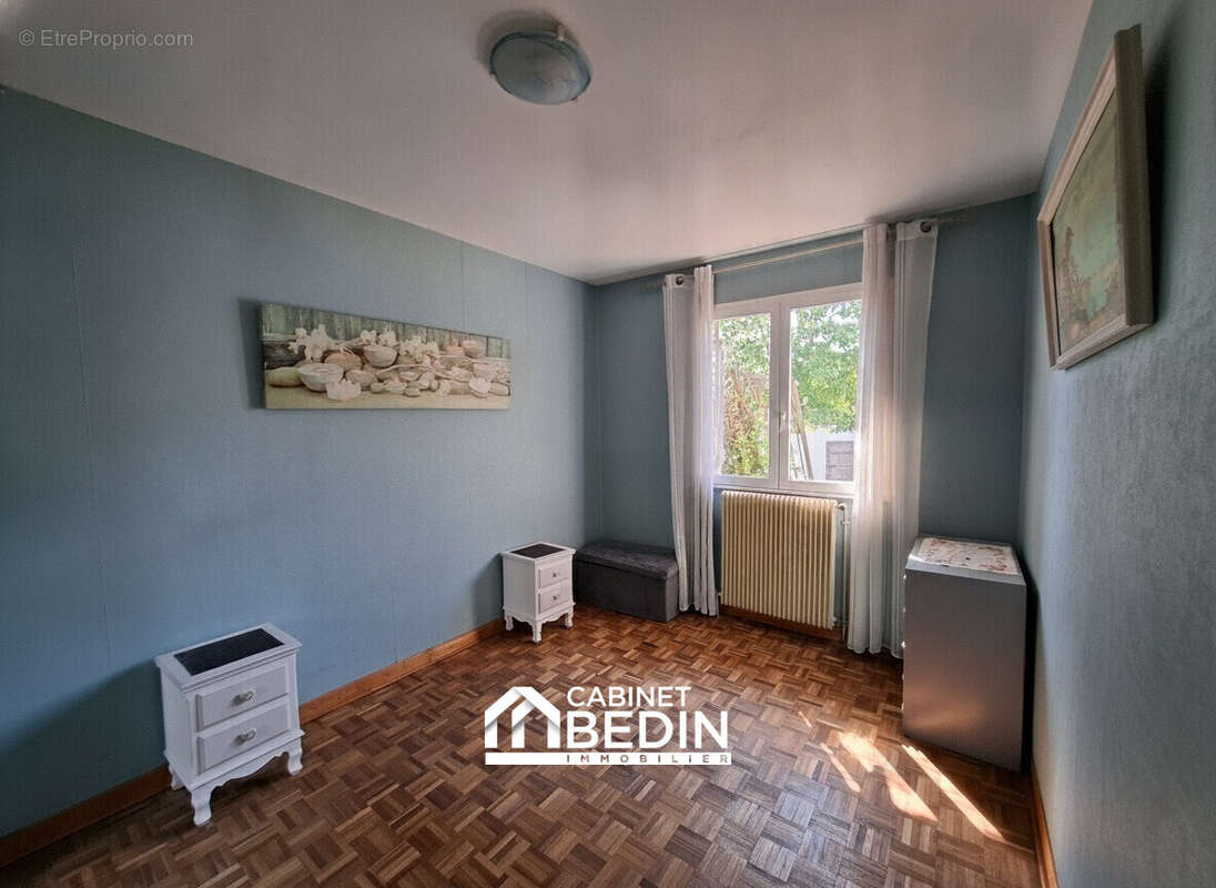 Maison 160 m² à Fargues-Saint-Hilaire  - photo 9
