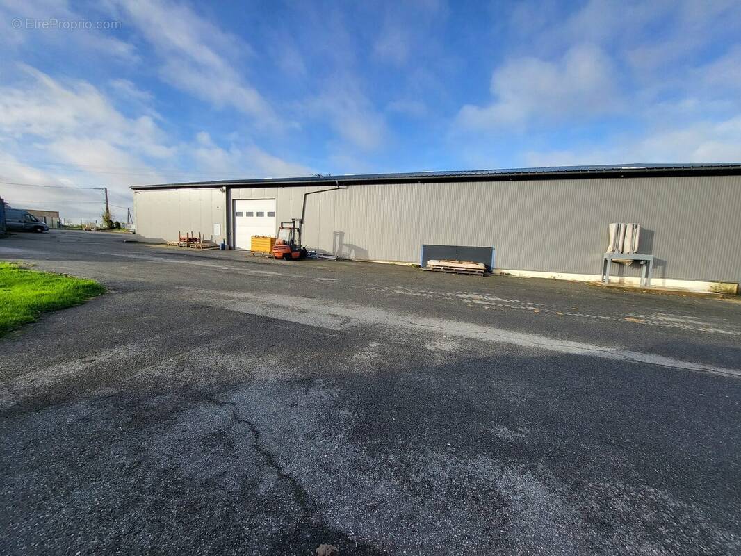 Commerce à ANGERVILLE-L&#039;ORCHER