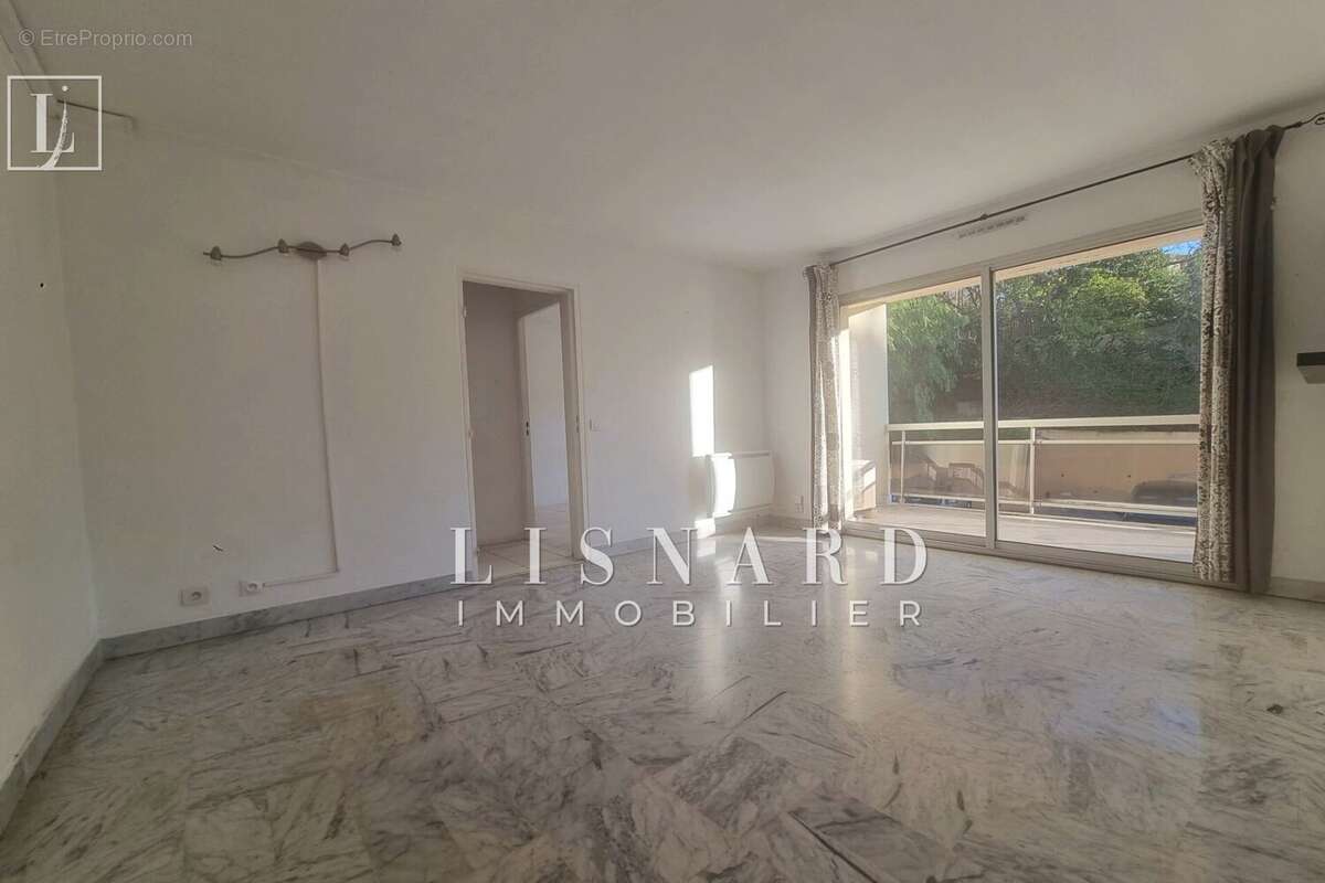 Appartement à VALLAURIS