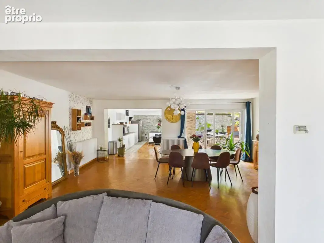 Scy-Chazelles – Maison familiale de 300 m² avec 6 chambres et espace indépendant - photo 7