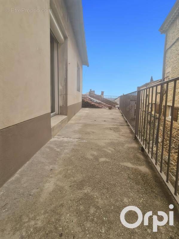 Appartement à SAINT-JULIEN-DE-PEYROLAS