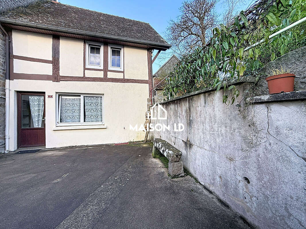 Maison à SAIRES-LA-VERRERIE