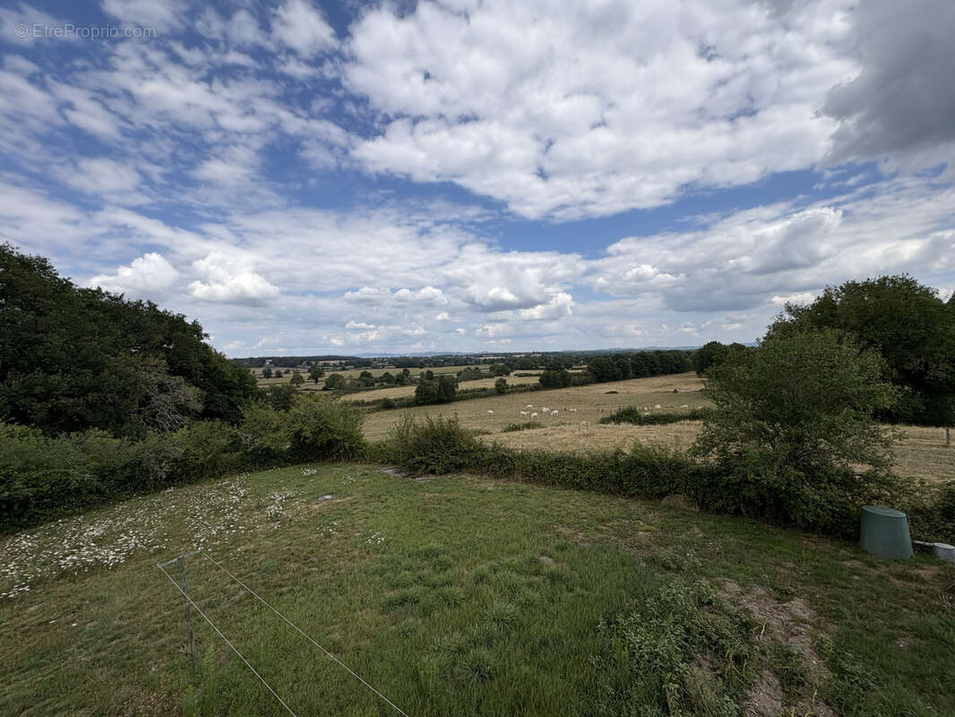 Maison à CERCY-LA-TOUR