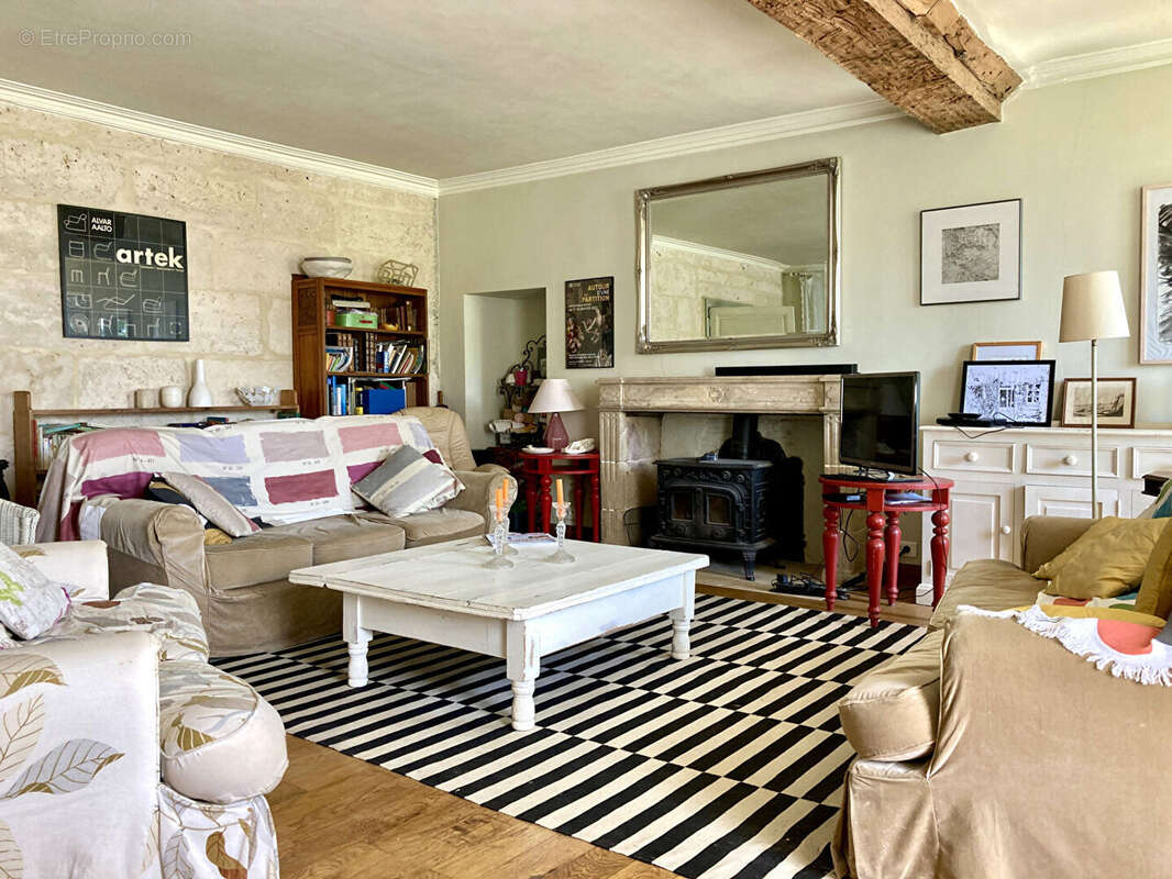 Maison à SAINT-HILAIRE-DES-LOGES