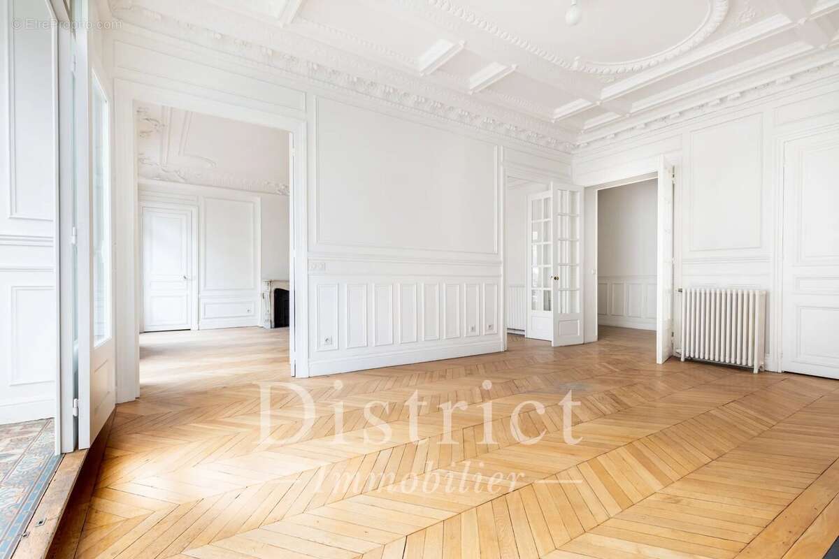 Appartement à PARIS-8E