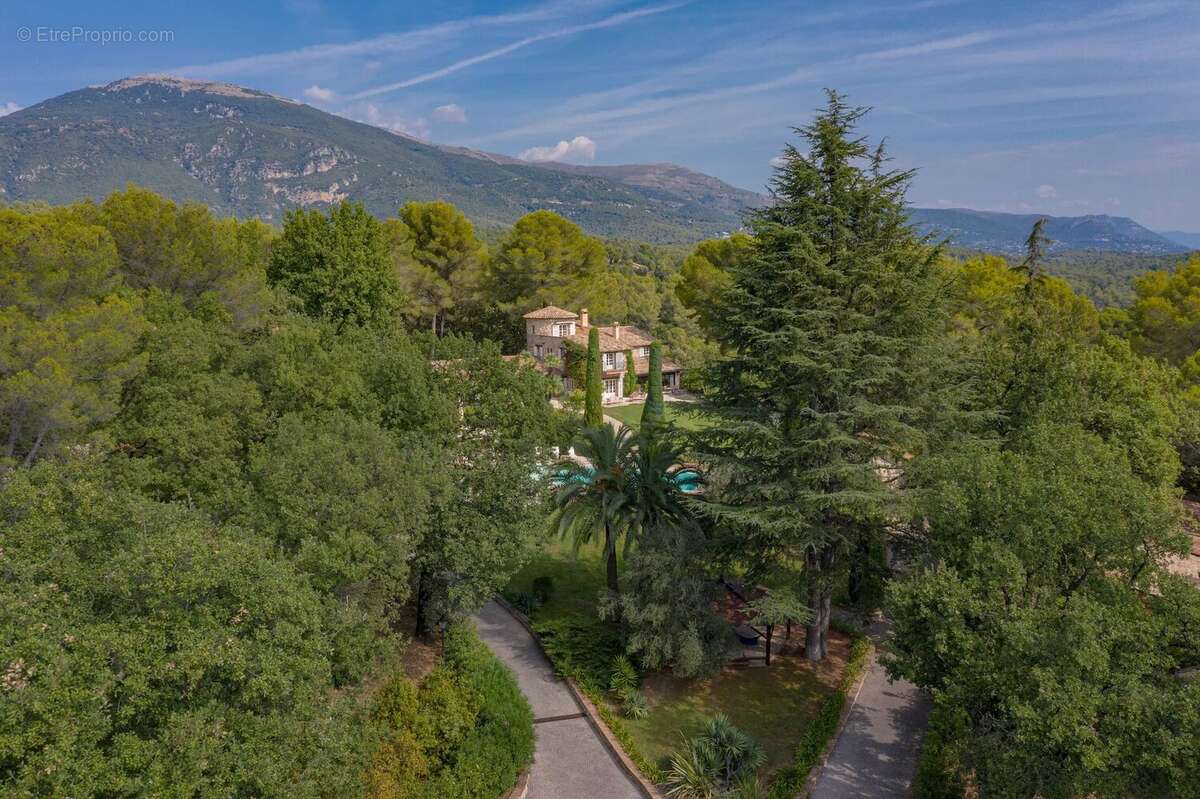 Maison à ROQUEFORT-LES-PINS