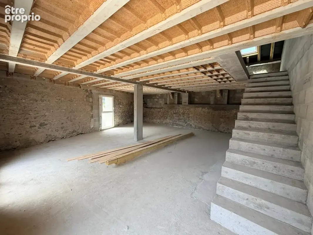 Maison à vendre 6 pièces CHAPAREILLAN (38) - ancienne grange rénové sur 3 niveaux avec garage -  190 M2 - photo 4