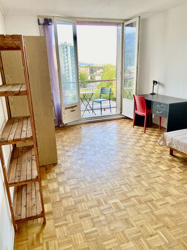 Appartement à SAINT-MARTIN-D'HERES