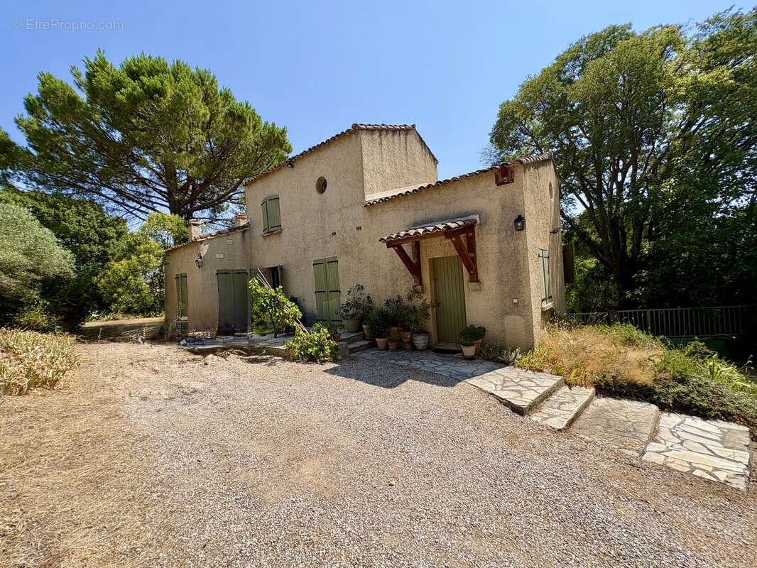 Propriété de caractère d'environ 185m2 sur près de 2 hectares avec piscine, tennis et maison indépendante - photo 29