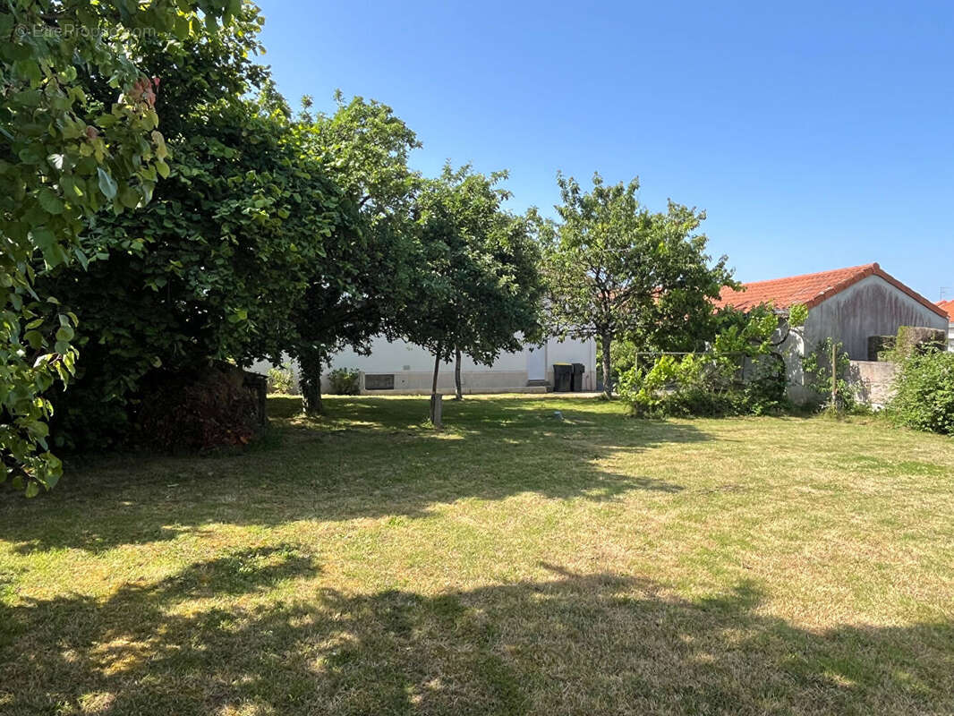 Maison à VILLEDIEU-LA-BLOUERE