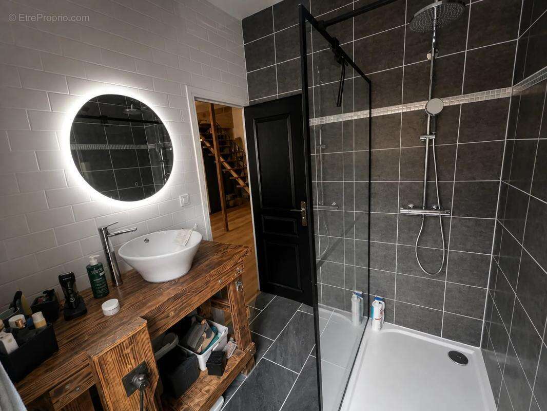 Immeuble rénové 250 m² situé à Ardes - photo 7