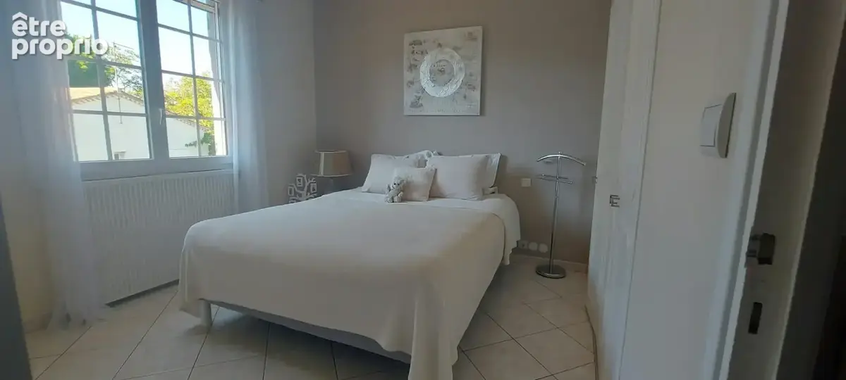 AGDE - Belle maison familiale de 148m² environ sur une parcelle de 862m² avec piscine, forage et dépendance - photo 9