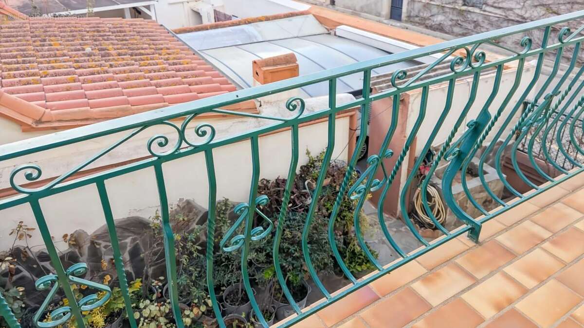 Maison à SAINT-LAURENT-DE-LA-SALANQUE