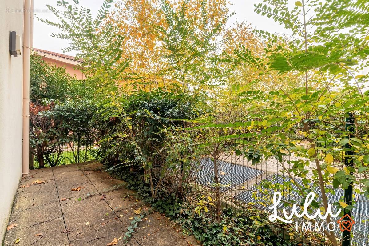 VILLEURBANNE - Appartement T2 47m2, balcon, terrasse et garage  - photo 7