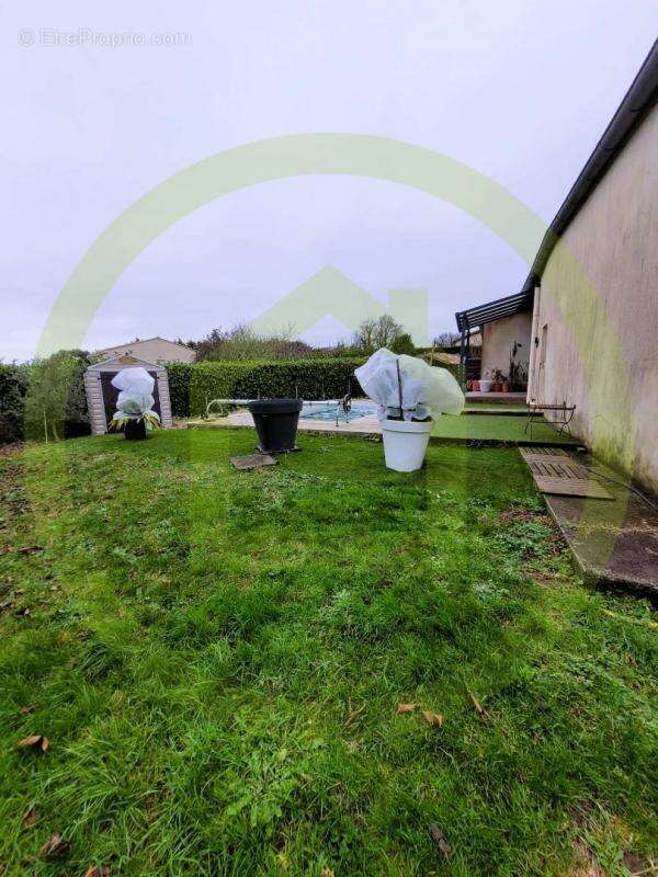 Maison à SAINT-BONNET-SUR-GIRONDE