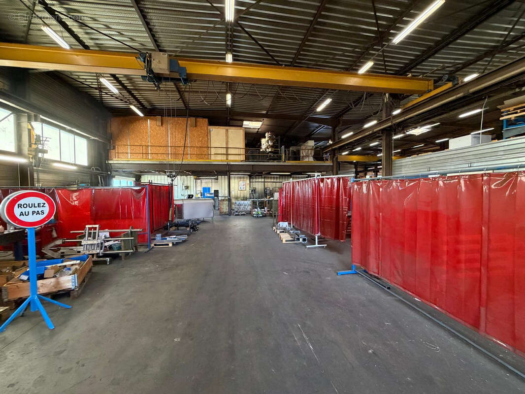 Vente ensemble immobilier industriel de 3 660 m2, sur terrain de 21 181 m2 LURE - photo 7