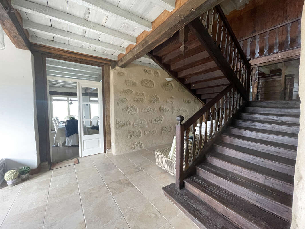 maison de maitre avec piscine intérieur et dependances aménagéables - photo 20