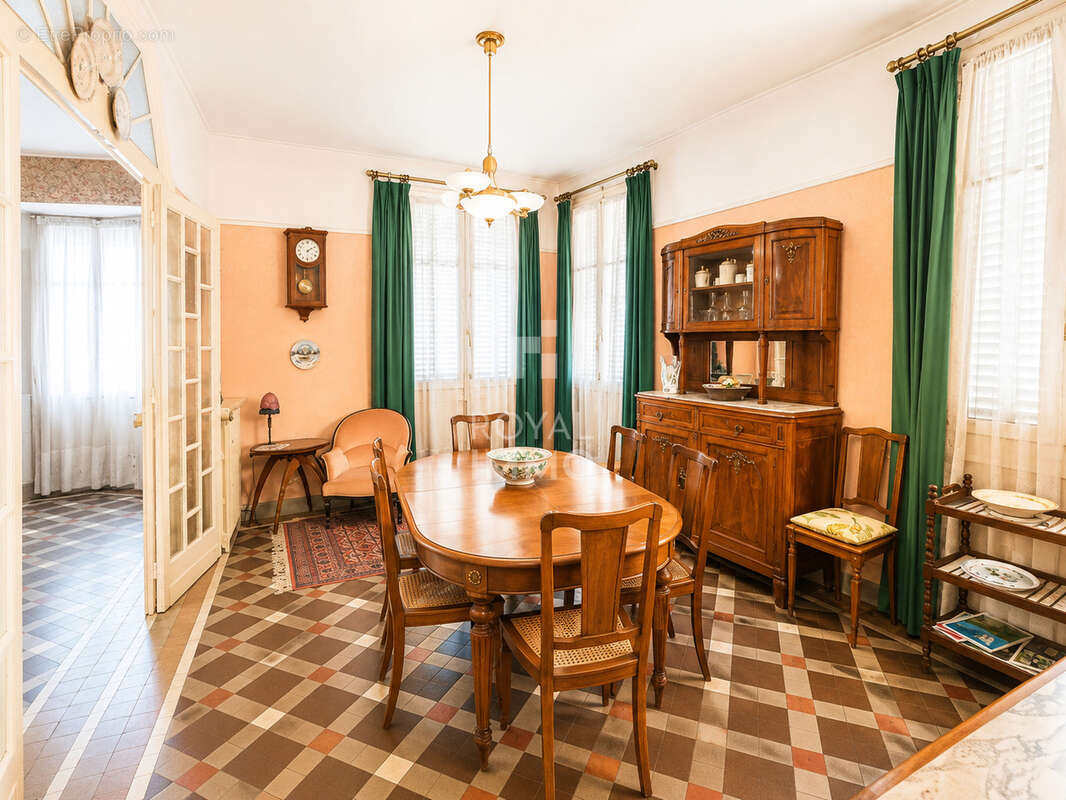 Appartement de caractère dans un immeuble Art Déco   Quartier recherché du Champ de Mars - photo 3