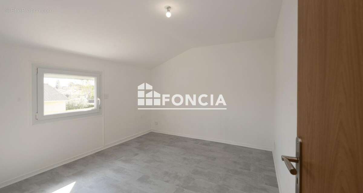 GUILHERAND-GRANGES - Maison 106 m² avec 3 chambres avec garage - photo 13
